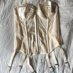 What Katie Did Merry Widow corset L3035, Peach, 38D, us 12-14 BNWT